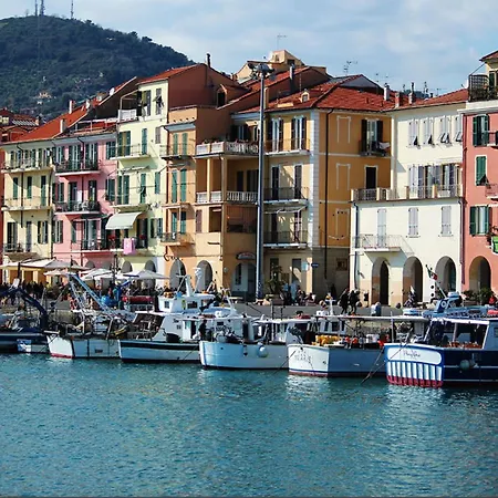 Vinga Holiday's House דירה *